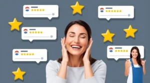 Mujer feliz con 5 reseñas de Google